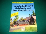 Landschaft und Gebäude auf der Modellbahn