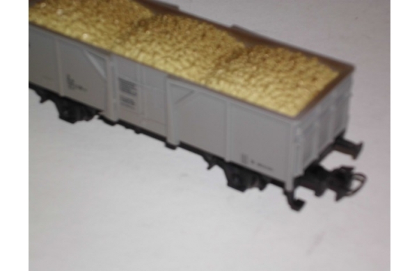 Märklin, grauer Hochboardwagen mit Ladung