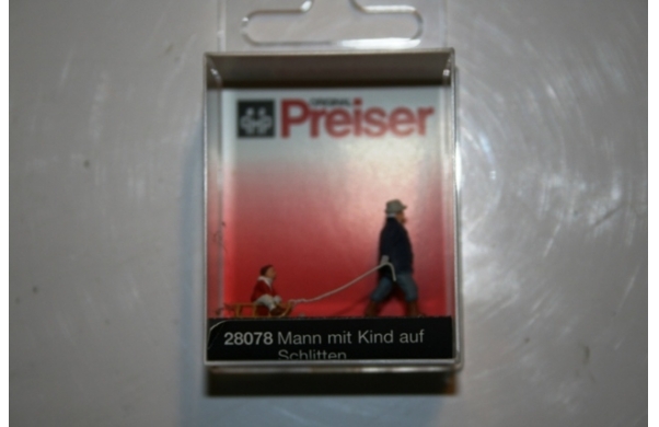 Preiser Mann mit Kind und Schlitten