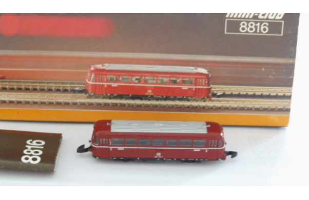 Triebwagen, rot, Schienenbus