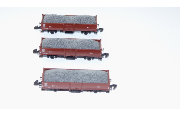 3 x Hochboardwagen mit Schotter