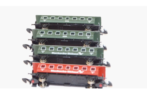 4 x Personenwagen