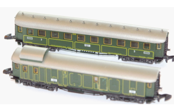 2 x Reichsbahn Personenwagen
