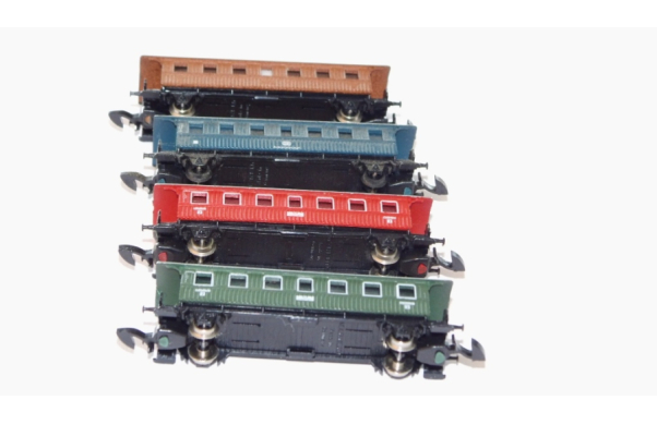 4 x Personenwagen