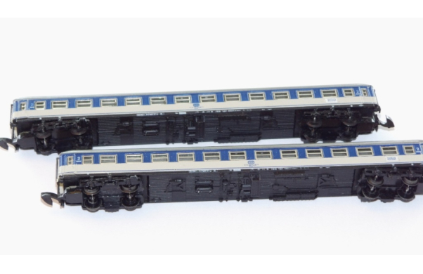 2 x vierachsige Personenwagen
