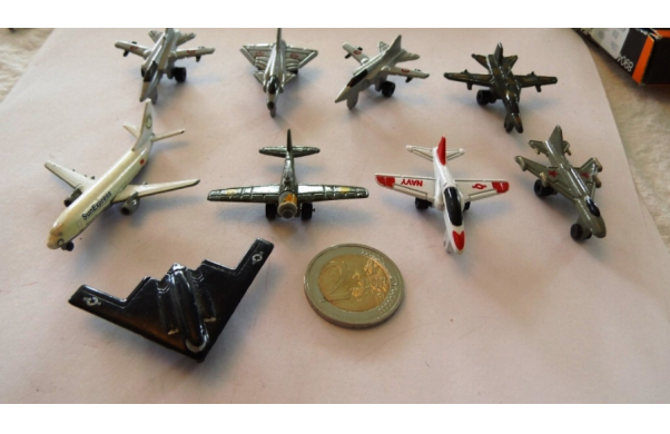 9 x Flugzeugmodelle
