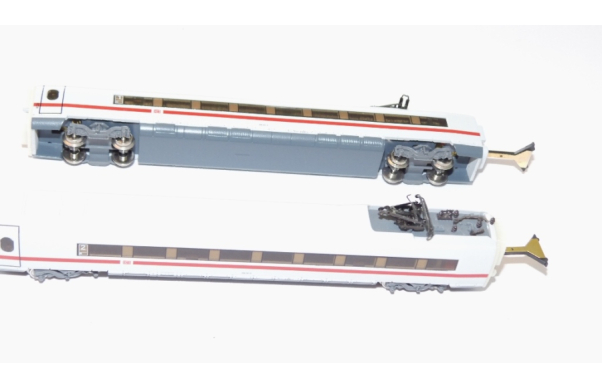 ICE 3, 2 x Mittelwagen